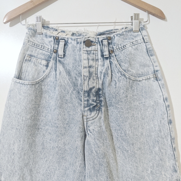 Vintage Whipp High Waisted Acid Wash Mom Jeans - Picture 6 of 6